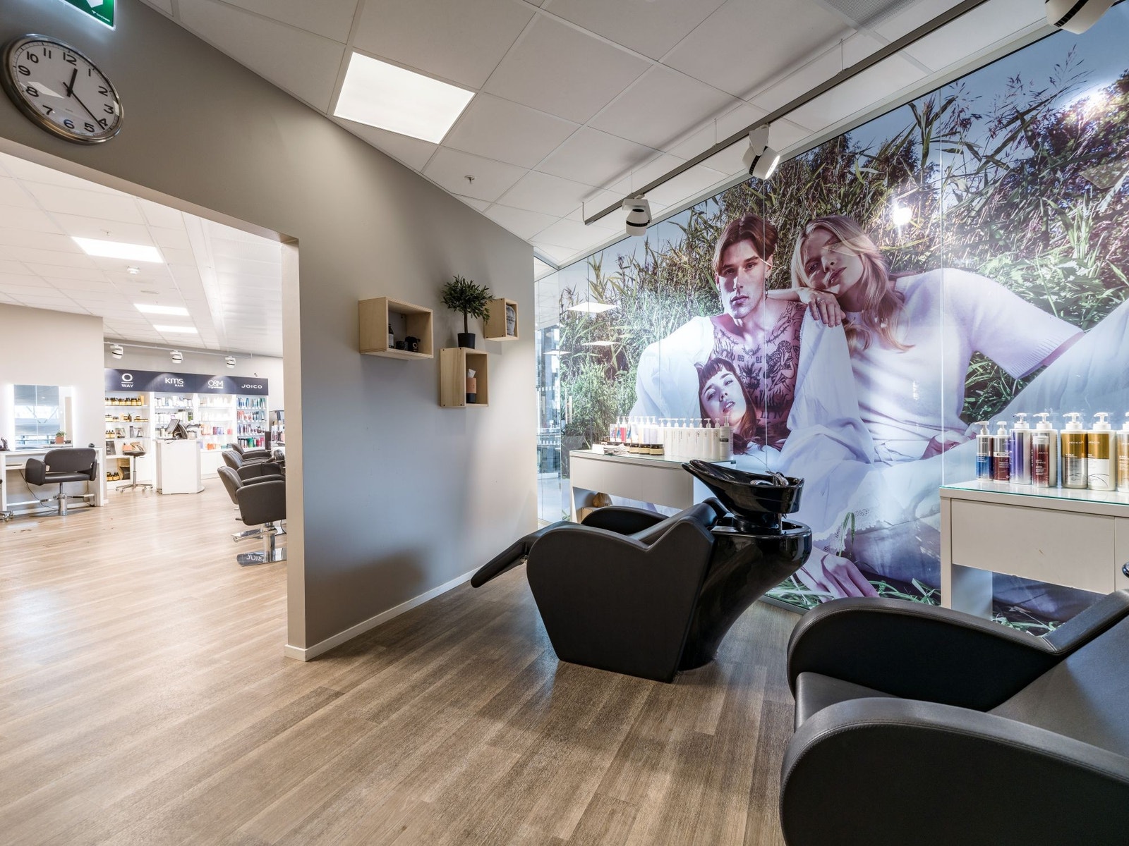 Vaskeavdelingen, slik den sto mens det var frisør i lokalene Galleribilde