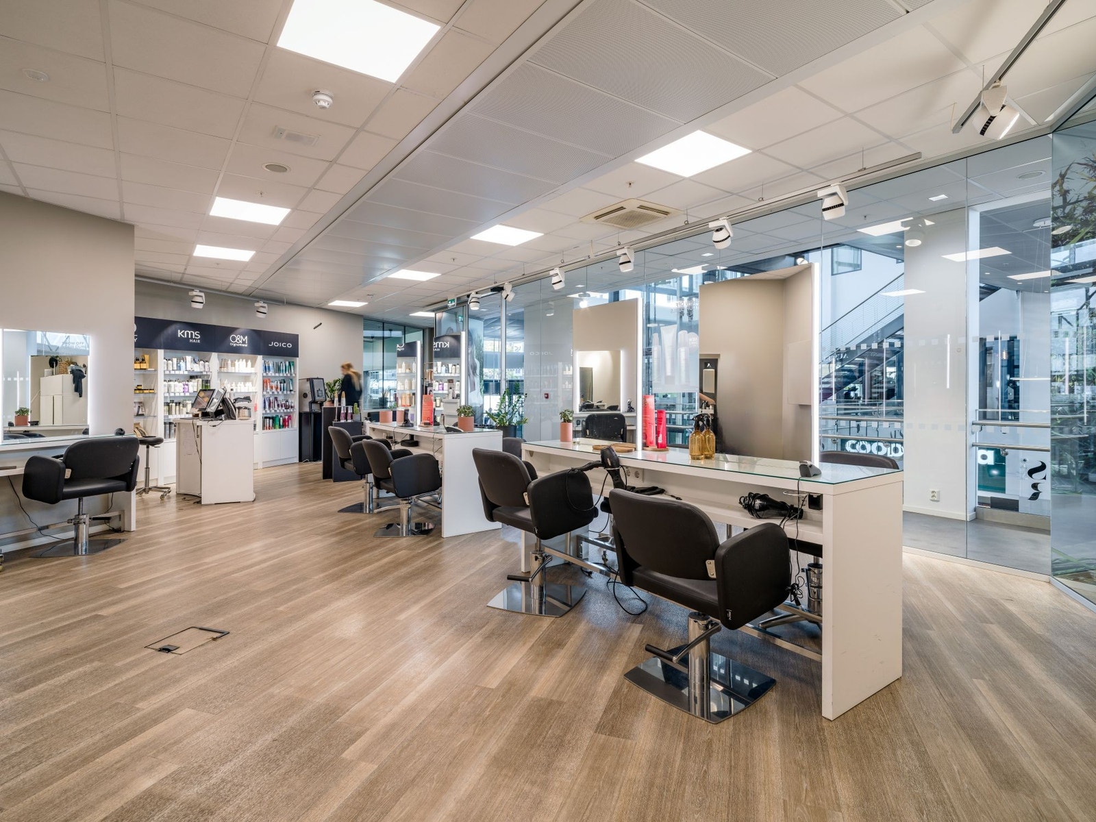 Lokalet slik det fremsto mens det var frisørvirksomhet i lokalene. Galleribilde