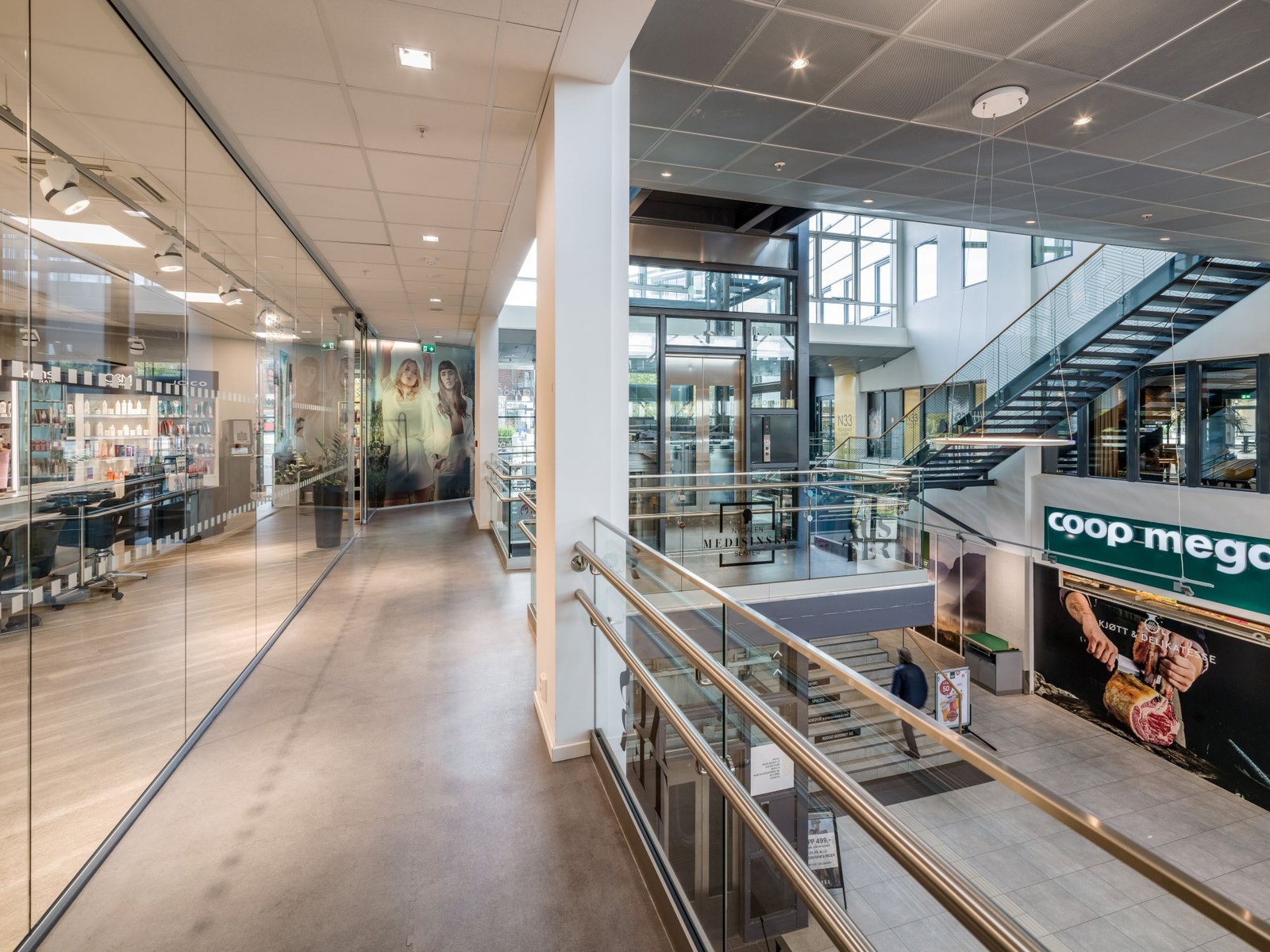 Svalgangen foran lokalet Galleribilde