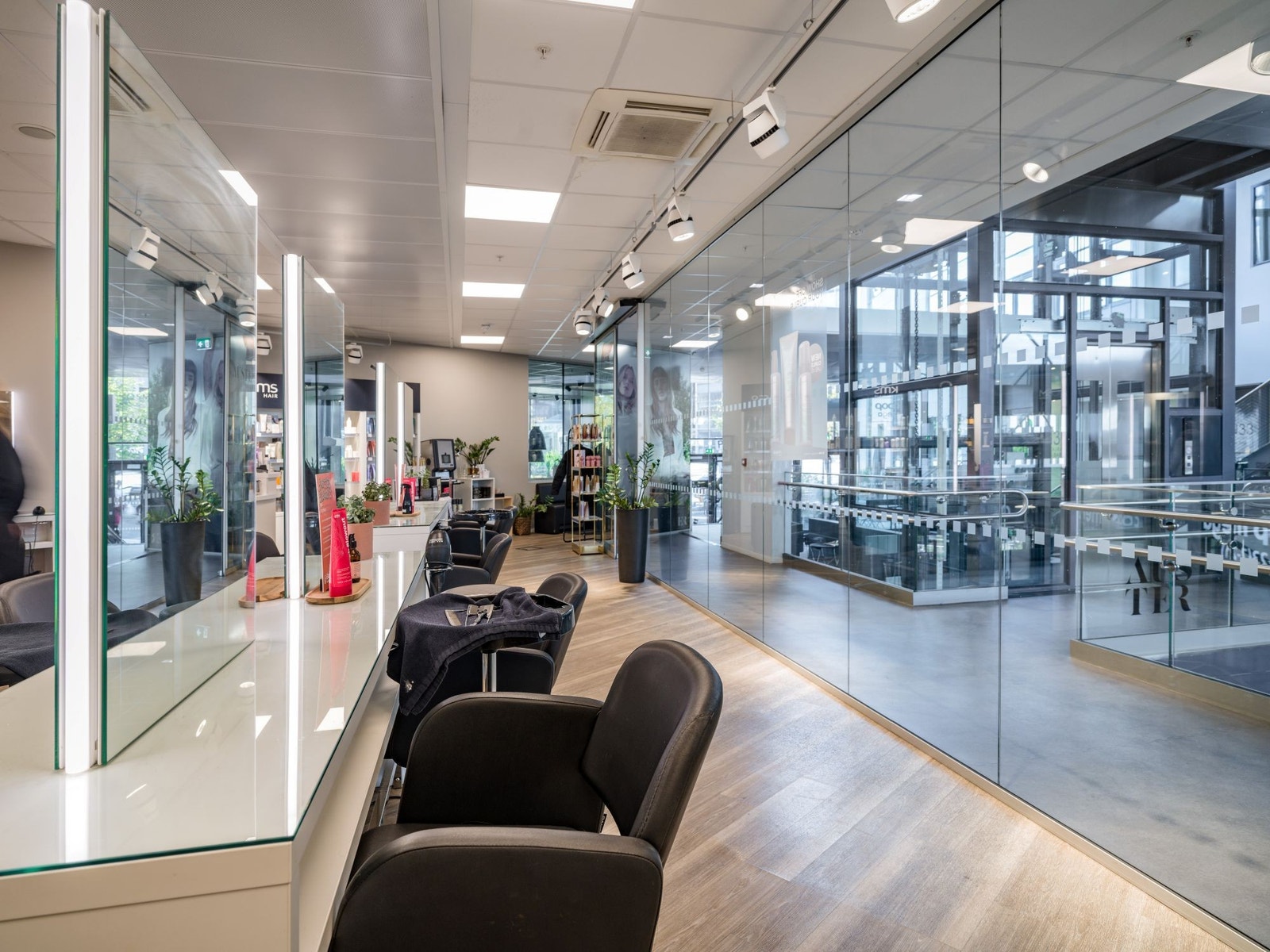 Et lyst og trivelig lokale med stort potensial – ideelt for deg som ønsker å etablere deg i attraktive Nydalen. Galleribilde