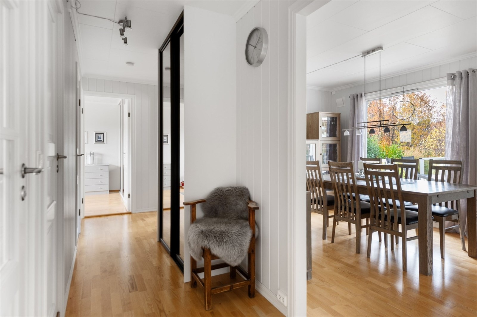 Lysmalte flater. Galleribilde