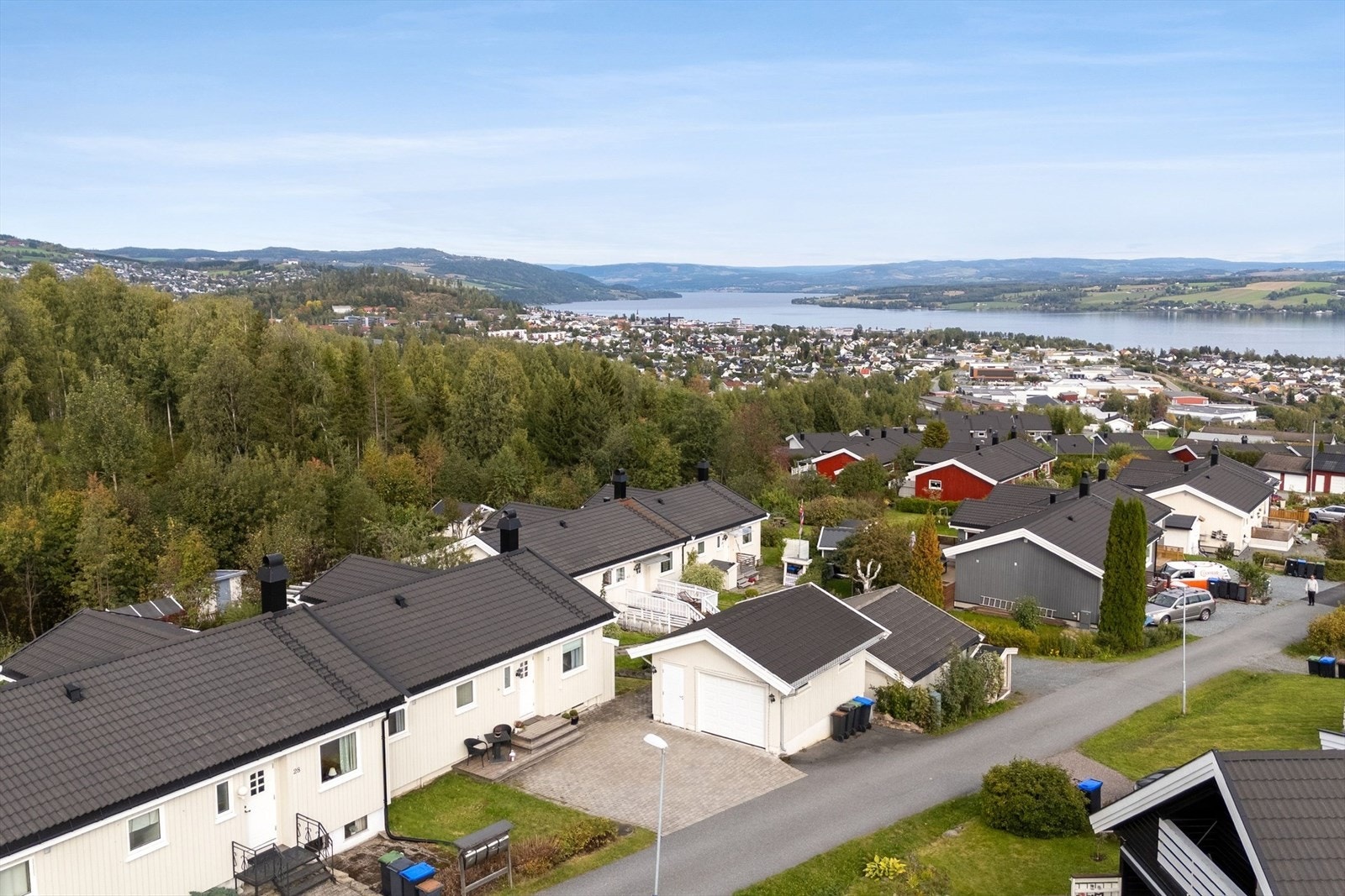 Parkering ved boligen. Galleribilde