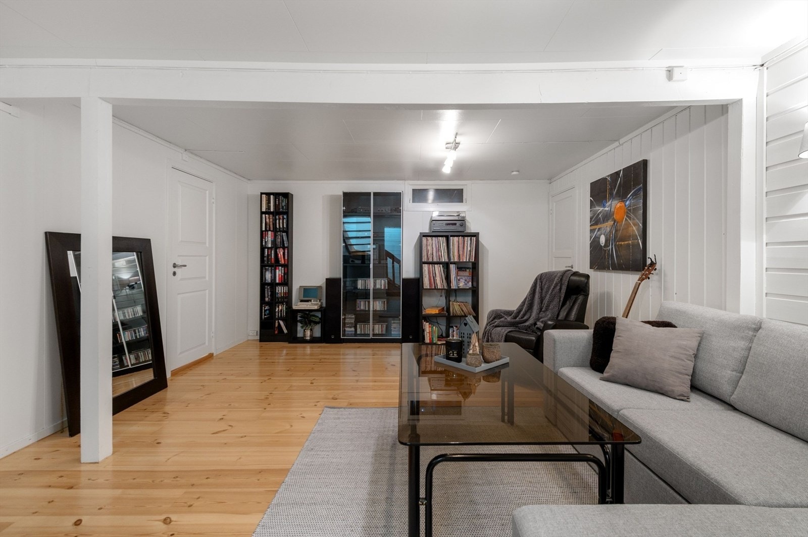 God plass i underetasje. Galleribilde