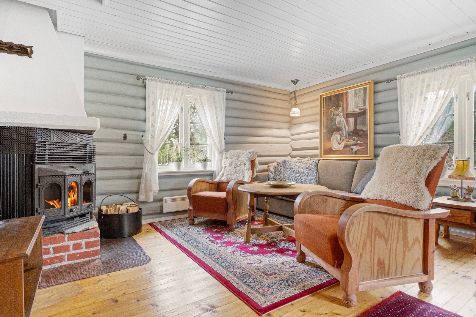 Her kan du slappe av foran flammene etter en dag ute i naturen Galleribilde