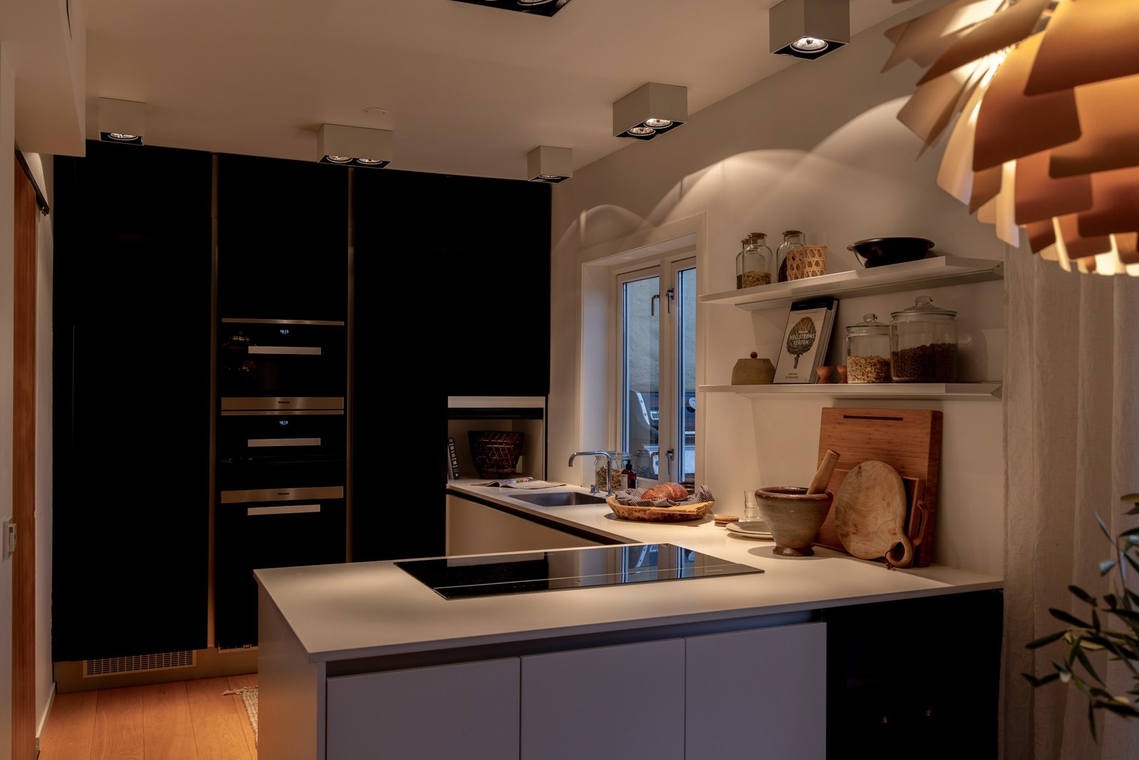 Kveldsstemning kjøkken. Galleribilde