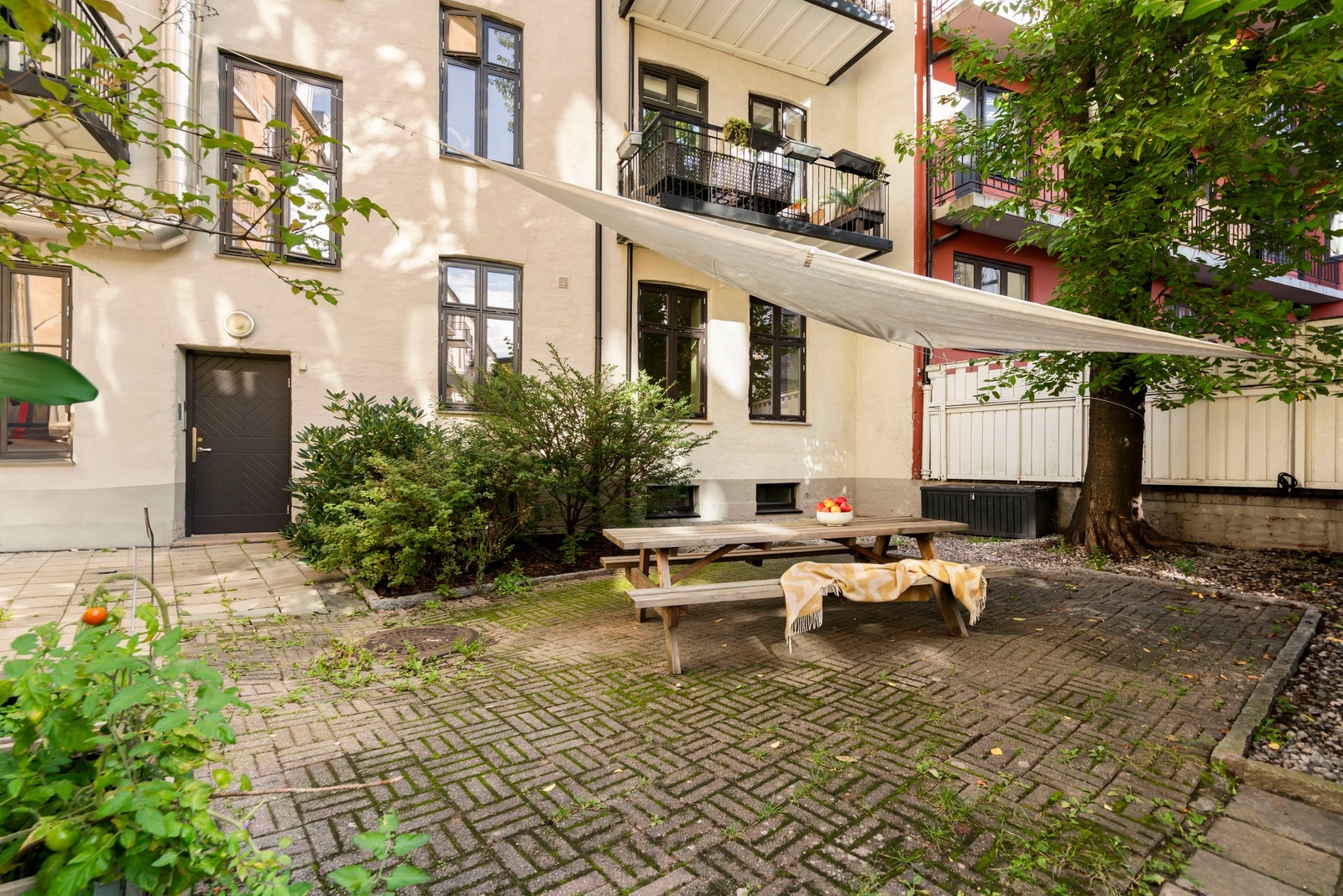 Velkommen til Eiriks gata 17 C. Sameiet har en flott felles bakgård. Galleribilde