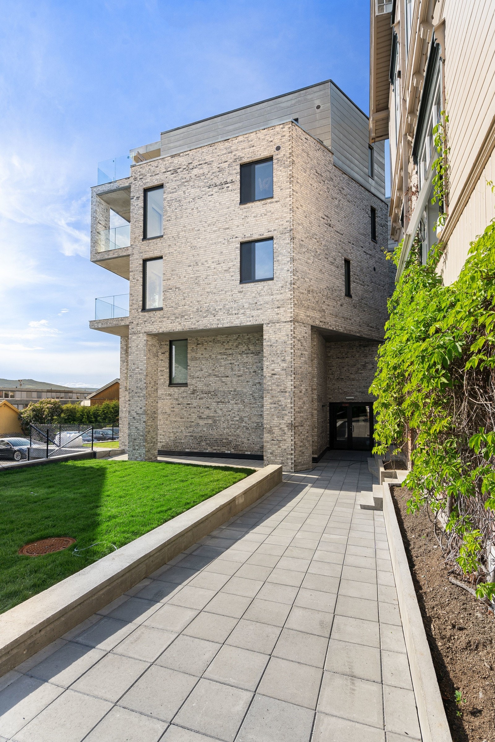 Blessum Fasade mot vest Galleribilde