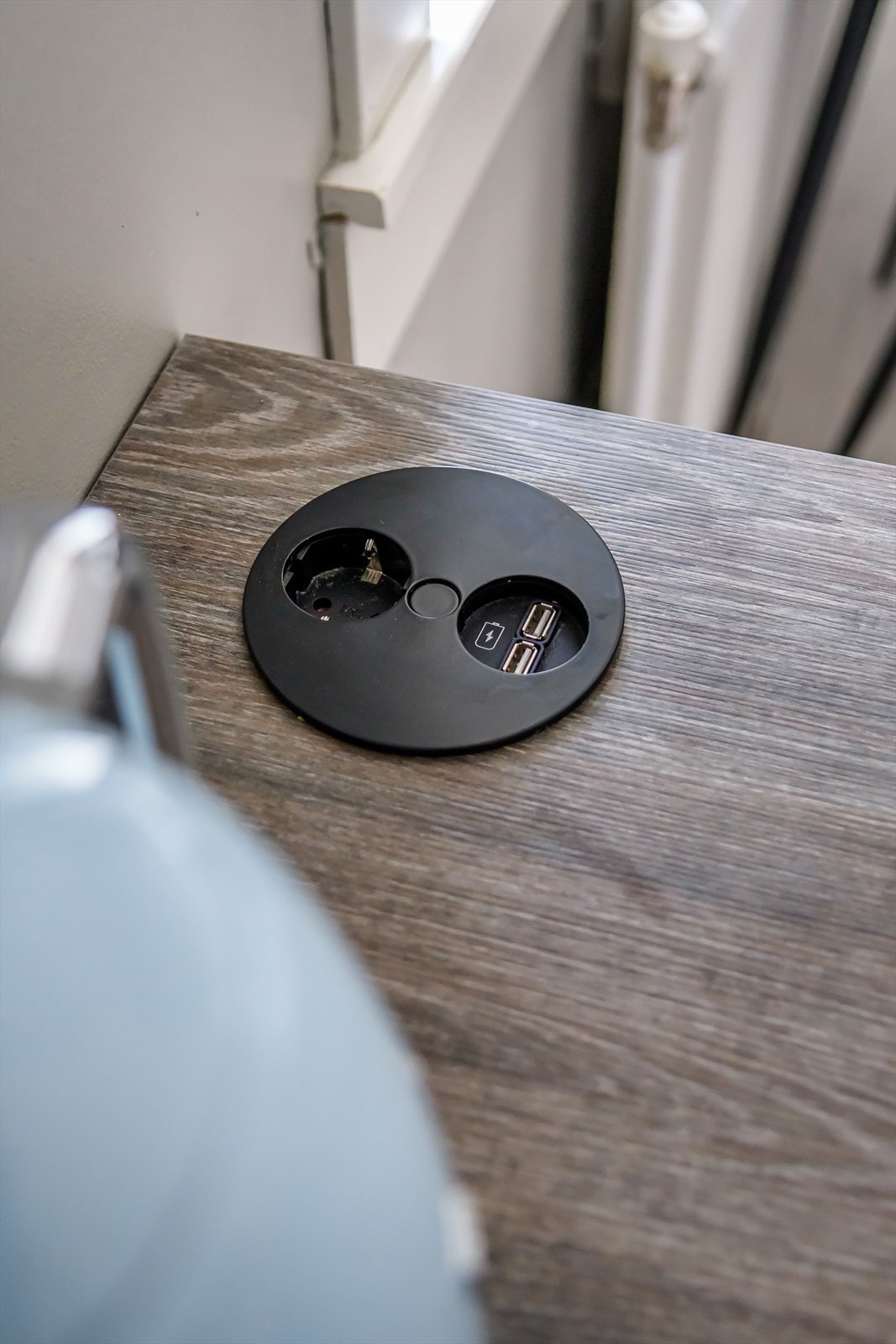Integrert stikkontakt og usb ladestasjon. Galleribilde