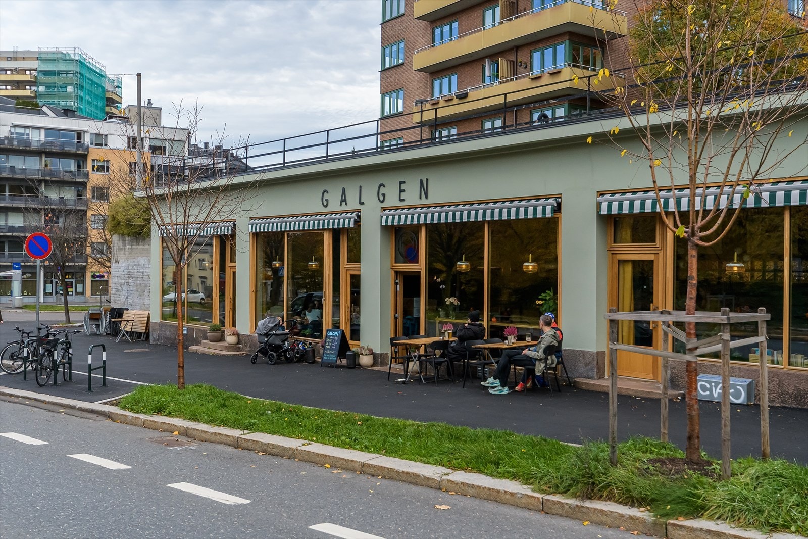 Galgen har blitt veldig populært og byr på god mat, vin og drikke. Galleribilde