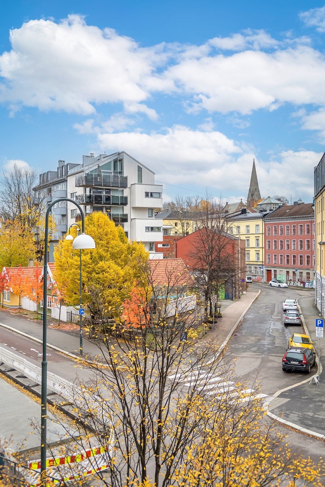 I tillegg disponerer leiligheten en kjeller- og en loftsbod for ekstra oppbevaring! Galleribilde