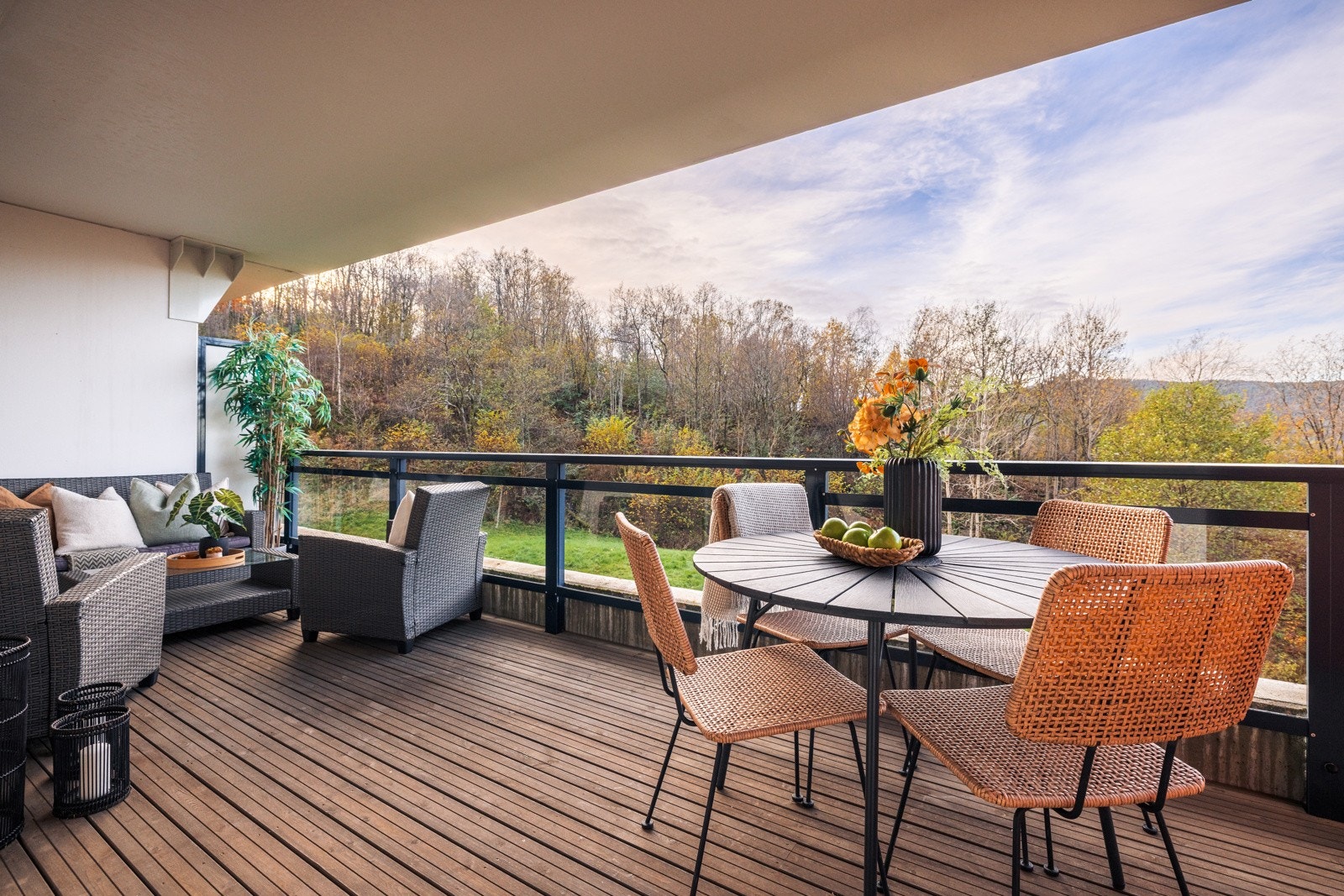 - Fra stuen har du utgang til en vestvendt terrasse på ca. 16 m² - Galleribilde