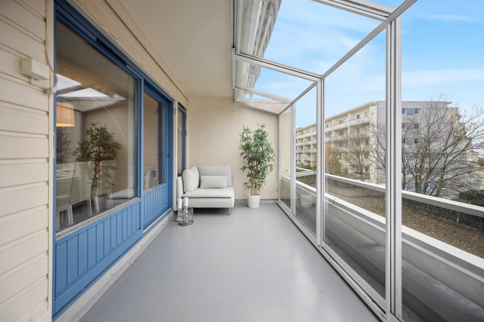 Leiligheten har hele to flotte balkonger som utvider bruksarealet og gir deg flere muligheter til å nyte utelivet. Galleribilde