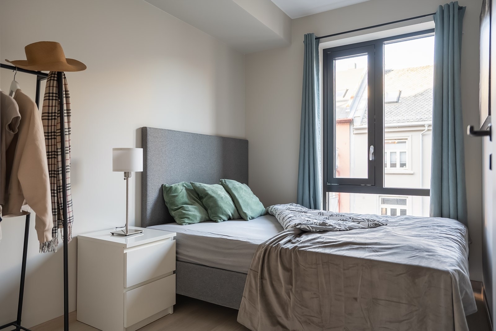 Leilighetens andre soverom er på 6,9m² og egner seg ypperlig til gjesterom, hjemmekontor eller utleie. Galleribilde