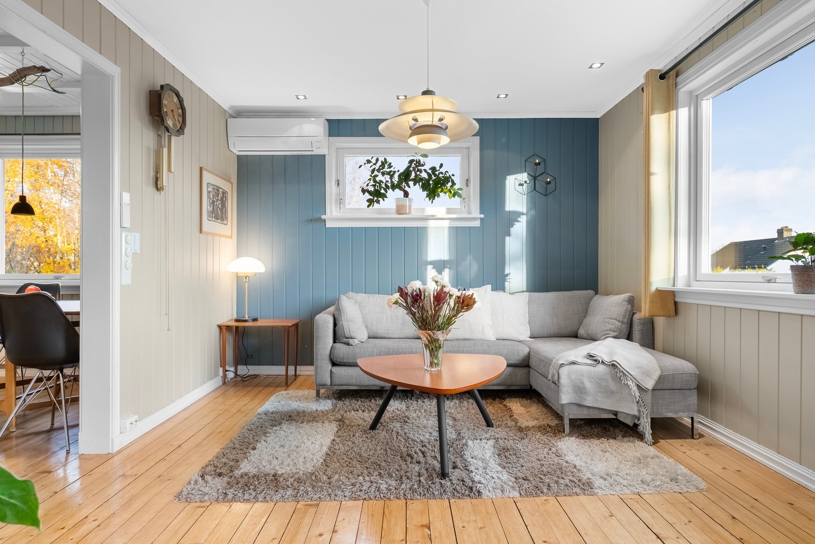 I stuen har du god plass til en romslig sofagruppe hvor familie og venner kan samles for hyggelige stunder Galleribilde
