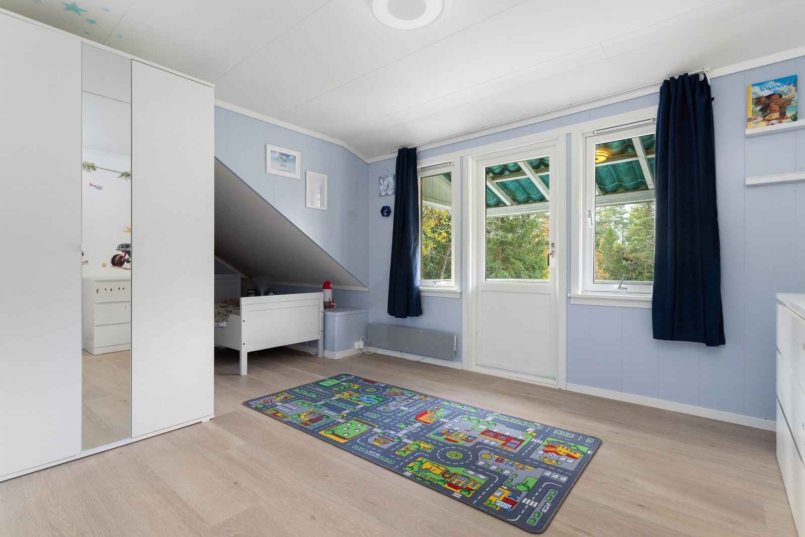 Soverom II med utgang til balkong. Galleribilde