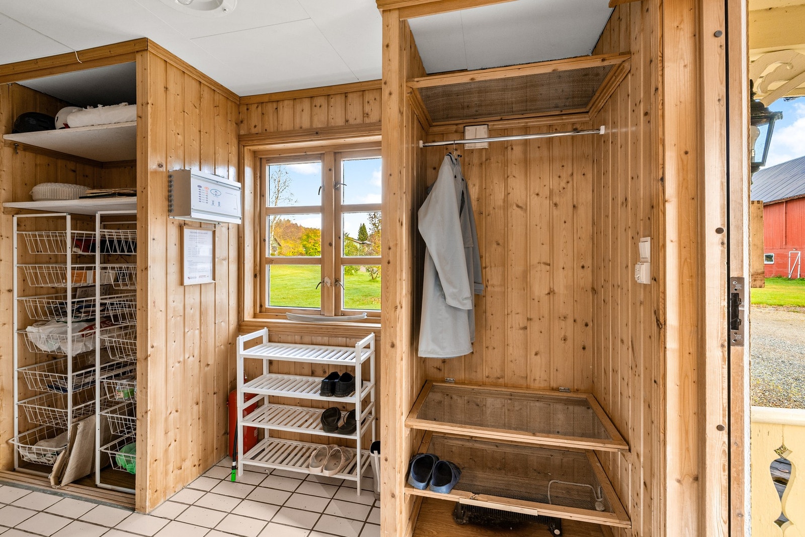 Romslig oppbevaringsløsning som forenkler hverdagen Galleribilde