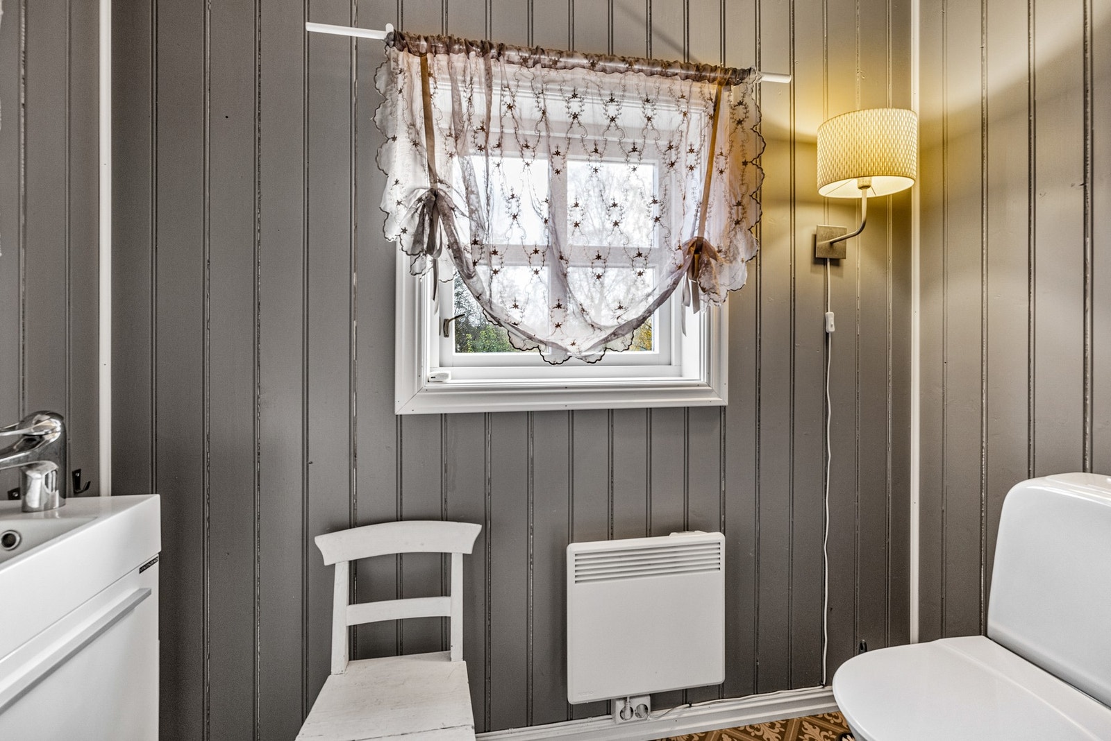 Toalettrom beliggende på hovedplanet Galleribilde