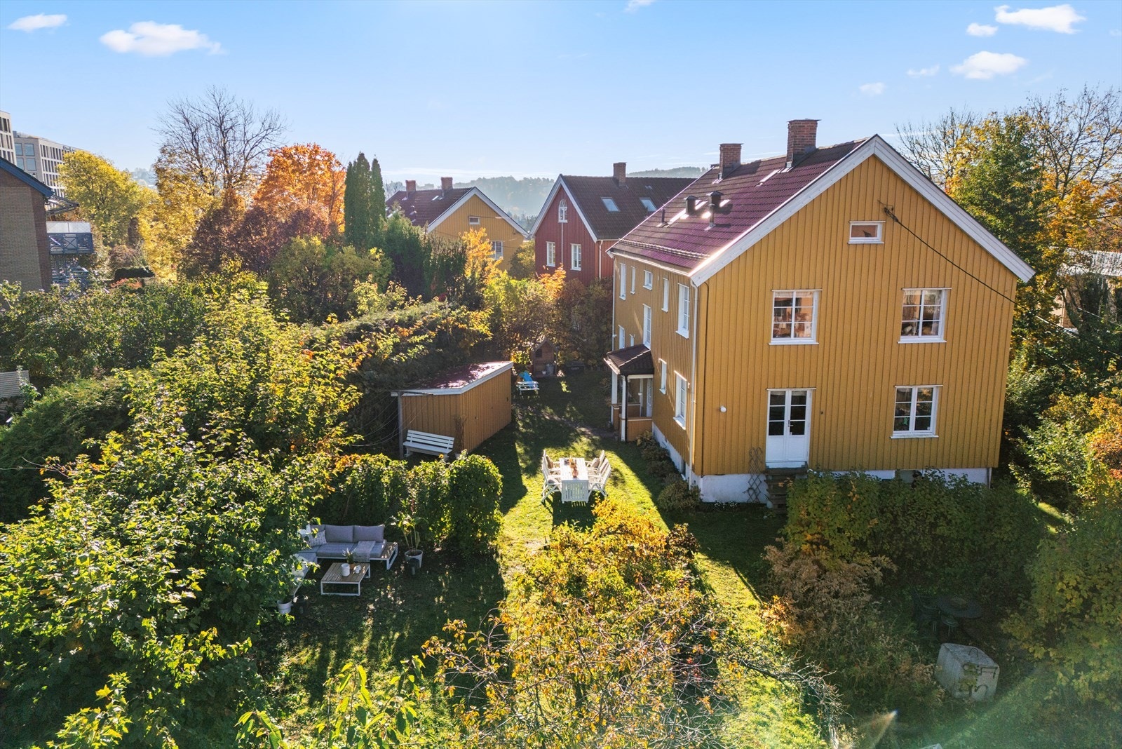 Velkommen til Lensmann Hiorths vei 21! - En hagebyleilighet med unike utbyggingsmuligheter og naturskjønne omgivelser. Galleribilde