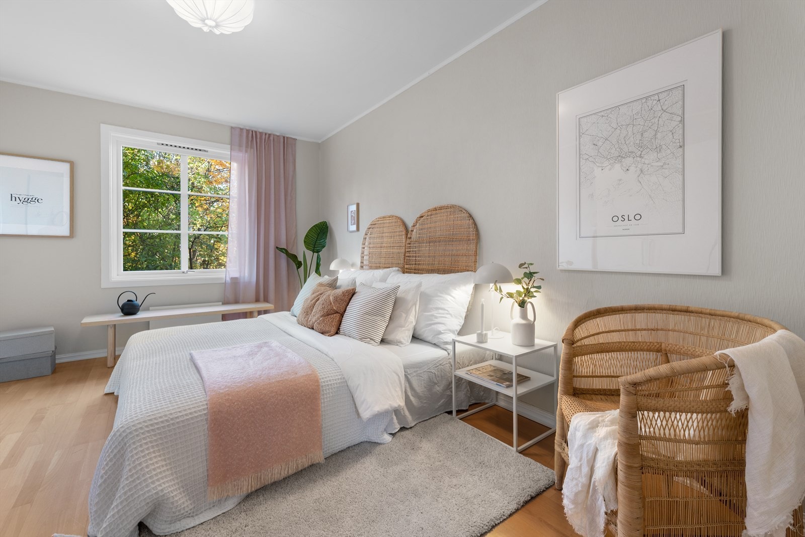 Svært romslig soverom med fleksible innredningsmuligheter. Galleribilde