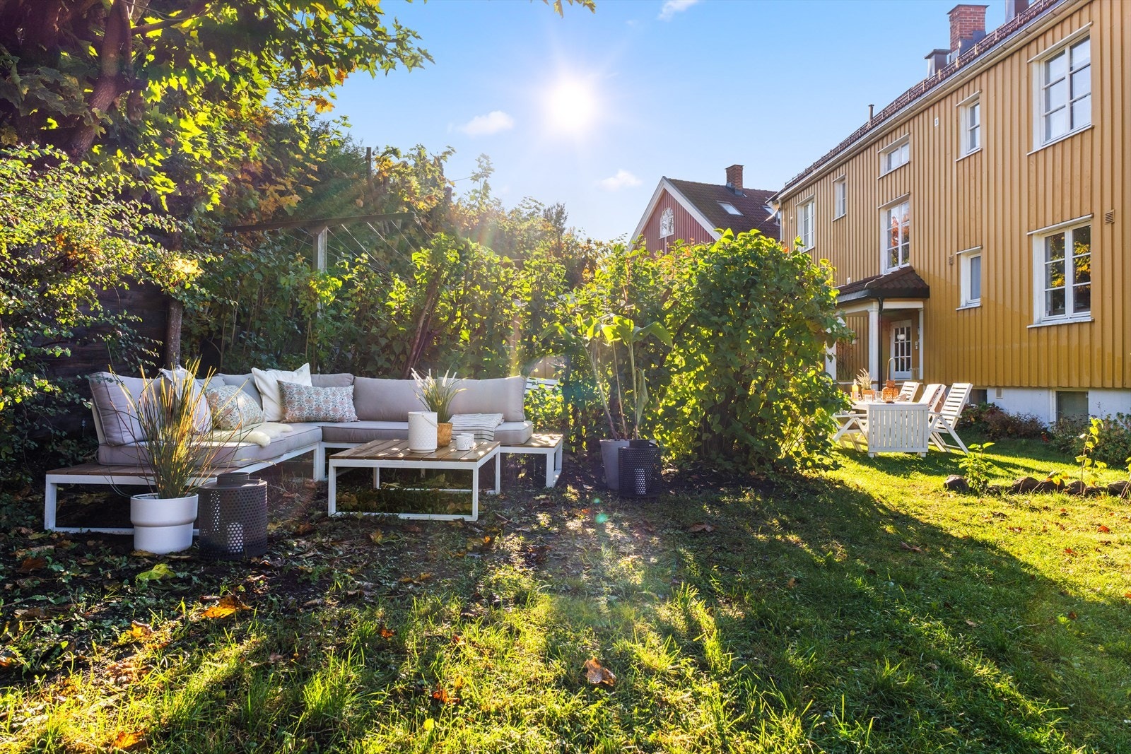 Leilighetens parsell ligger skjermet og solrikt til. Galleribilde