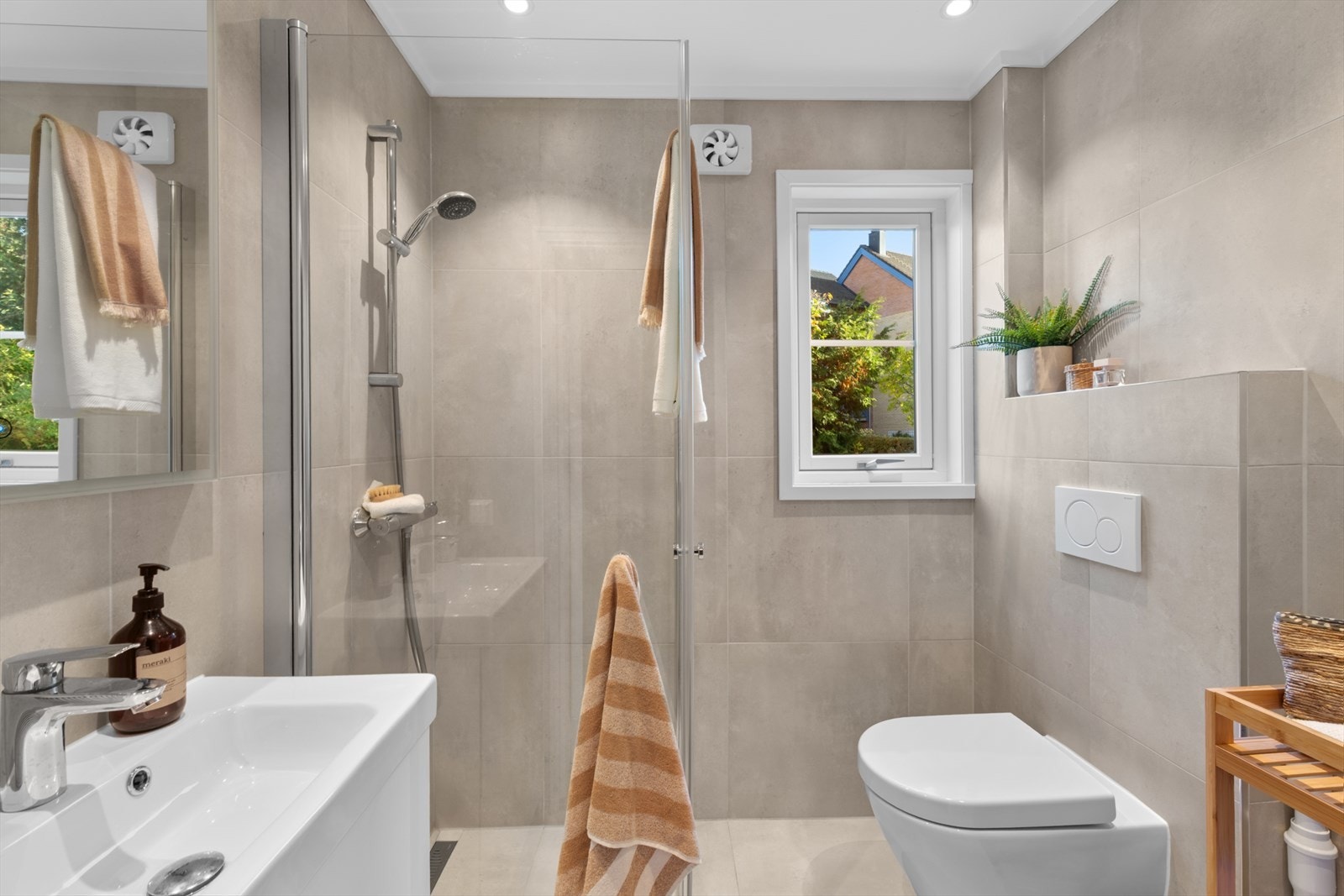 Pent og moderne bad som i praksis ble bygget nytt i 2020. Galleribilde