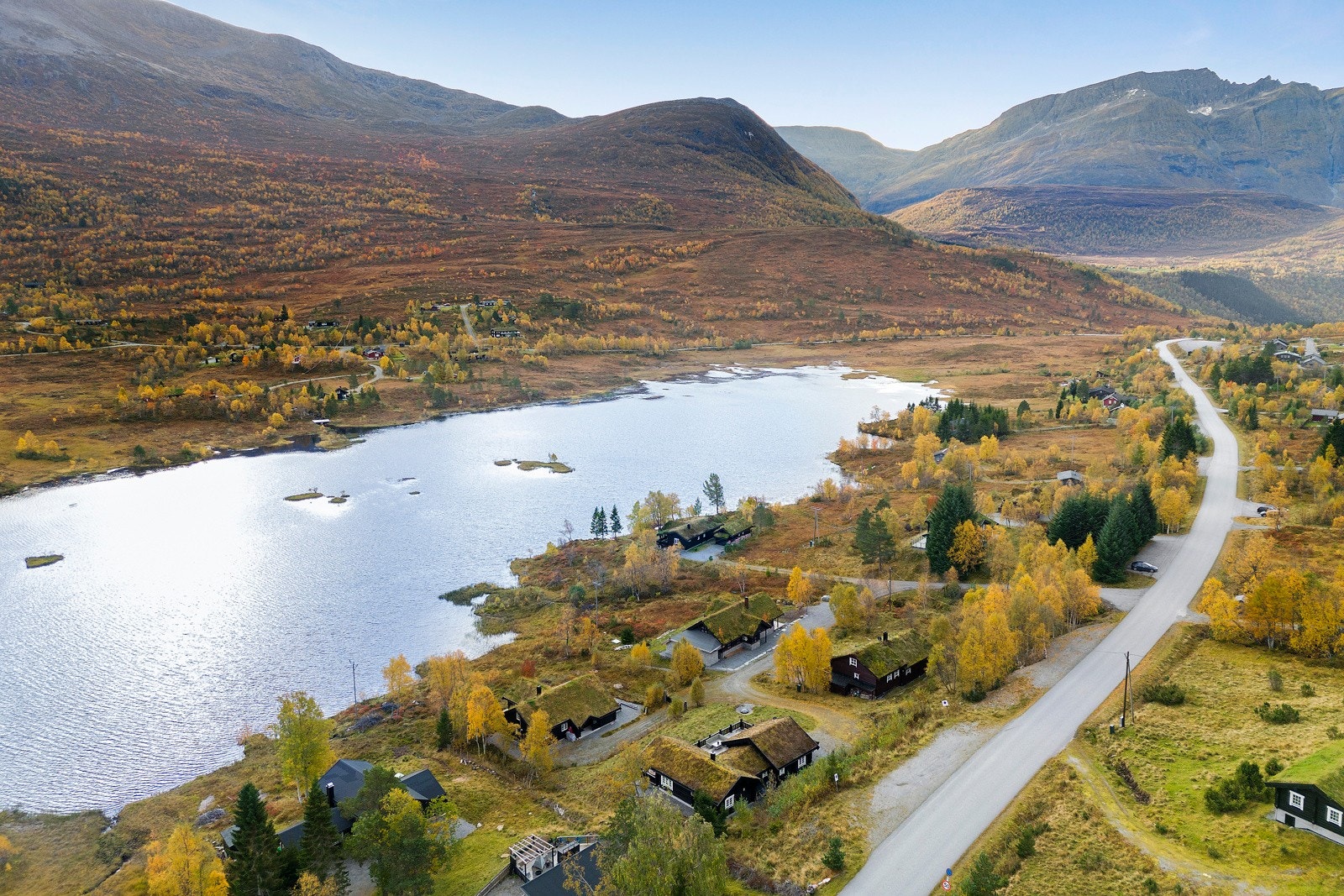 Skiarenaen har 14 alpintraseer, 35 km med oppkjørte langrennsspor, og flotte områder for snøbrett og lek i snøen. Varmestue, kiosk, restaurant, skiutleige og 5 heiser. Galleribilde