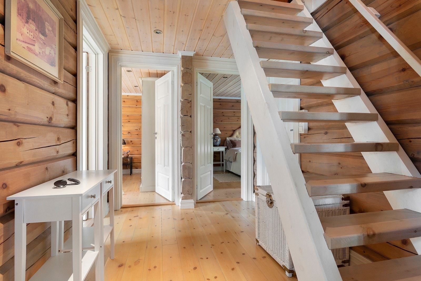 Alle tre soverommene ligger i ene enden av hytta. Galleribilde