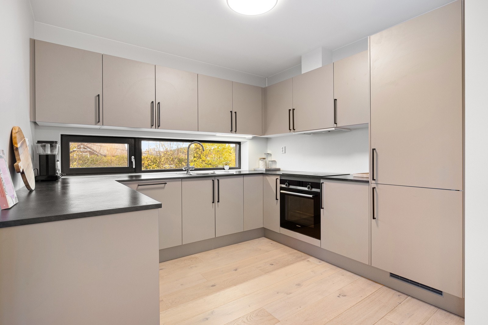 Flott kjøkken fra Sigdal med integrerte hvitevarer Galleribilde