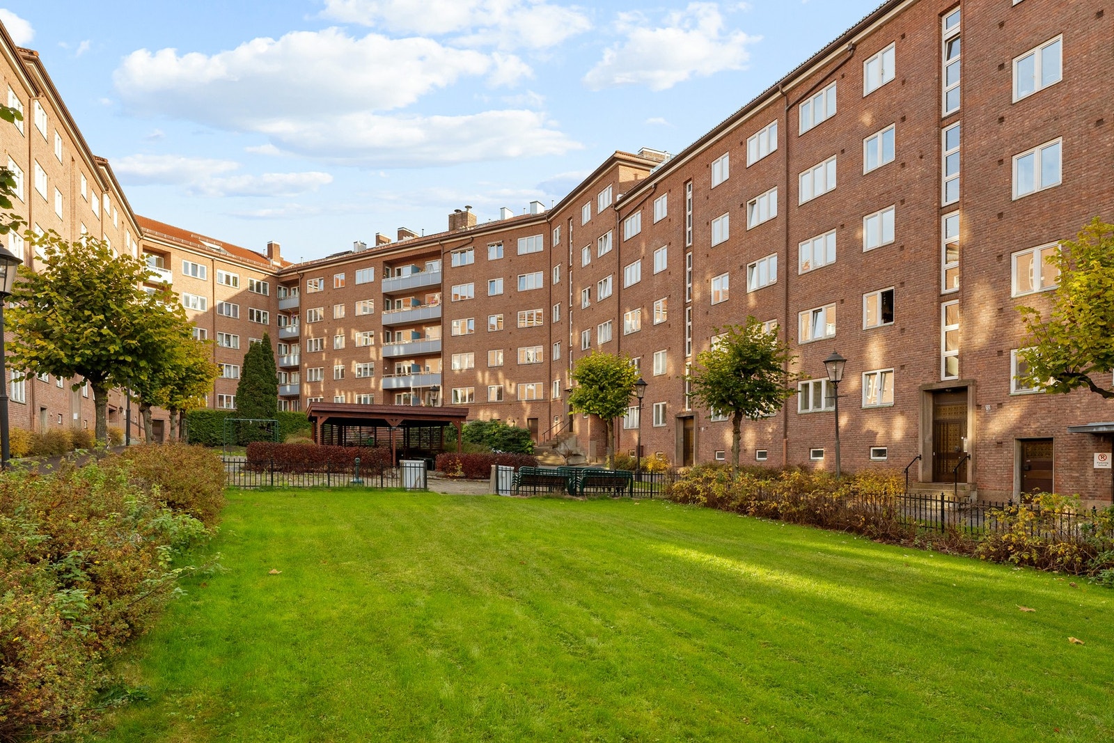 Hyggelig felles hage. Galleribilde