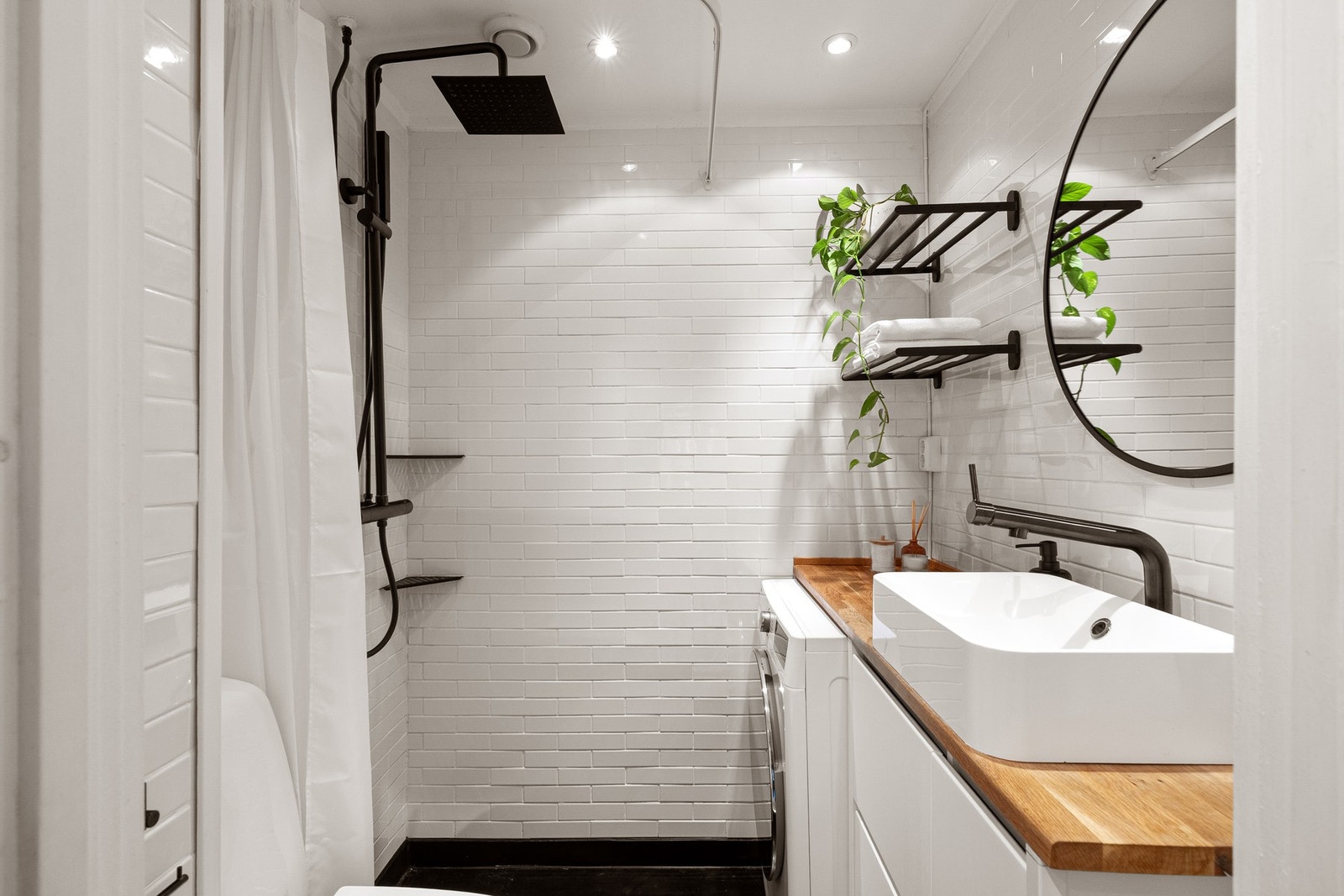 Badet i grunn er oppusset i regi av borettslaget i 2001. I 2020 fikk badet en løft da det ble lagt ny smøremembran, varmekabler, flis og mikrosement i regi av forrige eier iht. tidligere salgsoppgave. Galleribilde