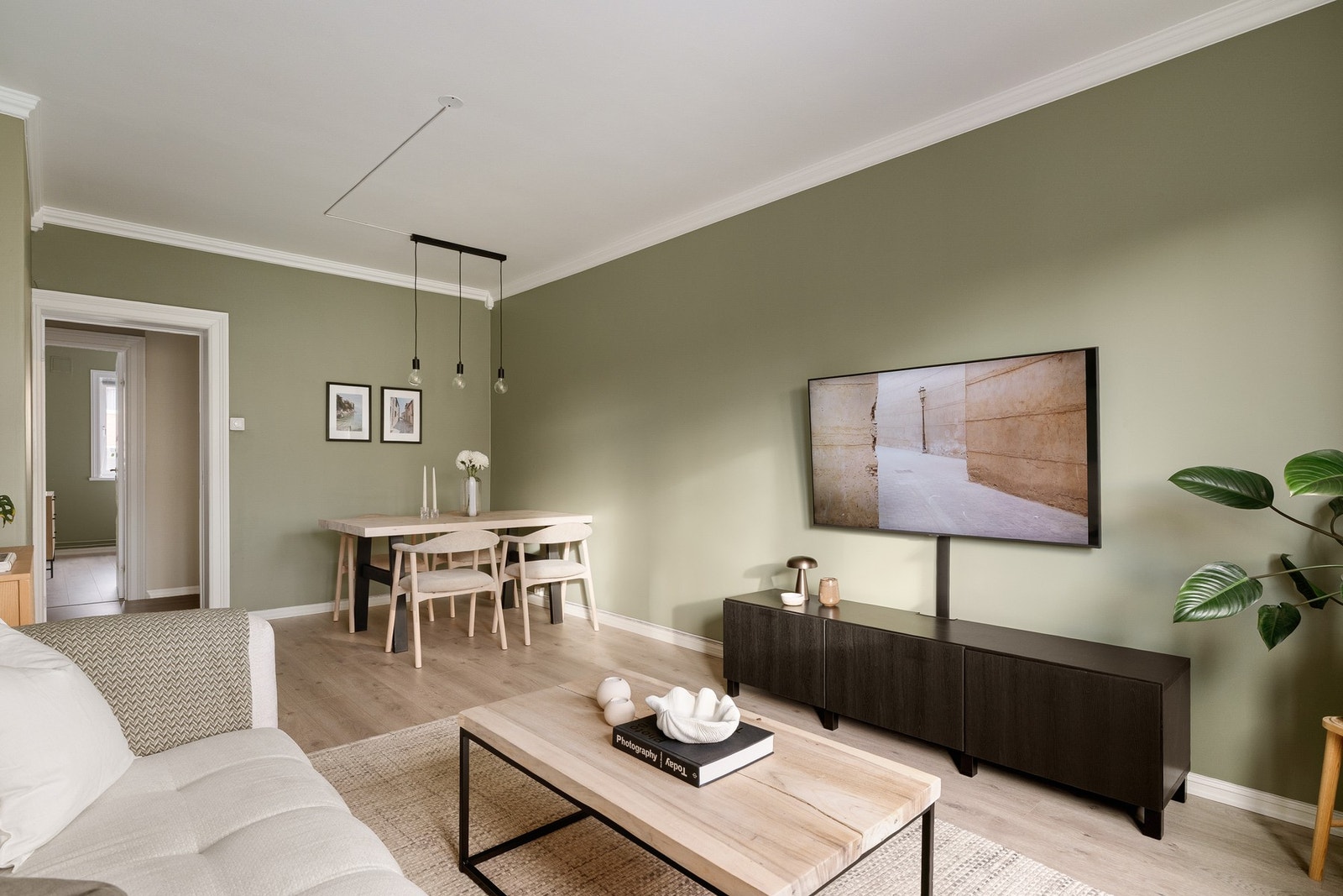 I 2021 ble alle overflater helsparklet og malt i behagelige farger. Galleribilde