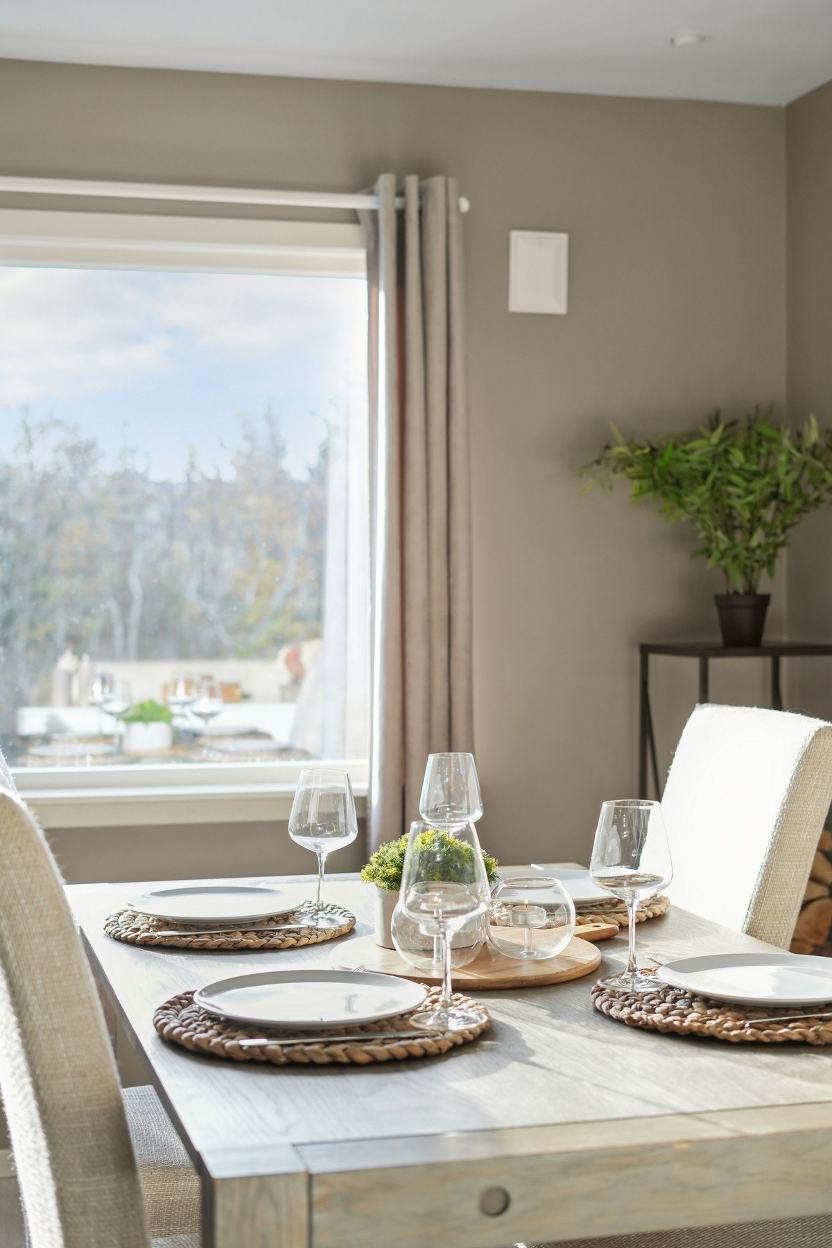 Stuen er malt i en delikat og behagelig farge. Galleribilde