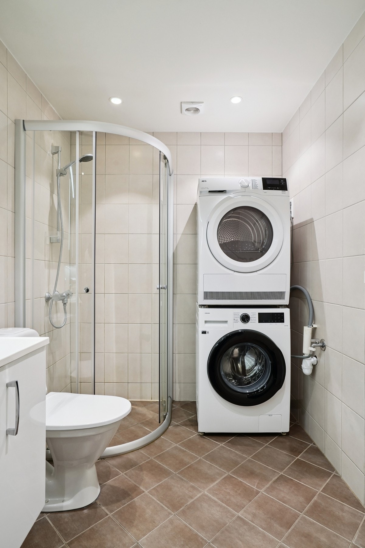 Opplegg for vaskemaskin/tørketrommel. Galleribilde