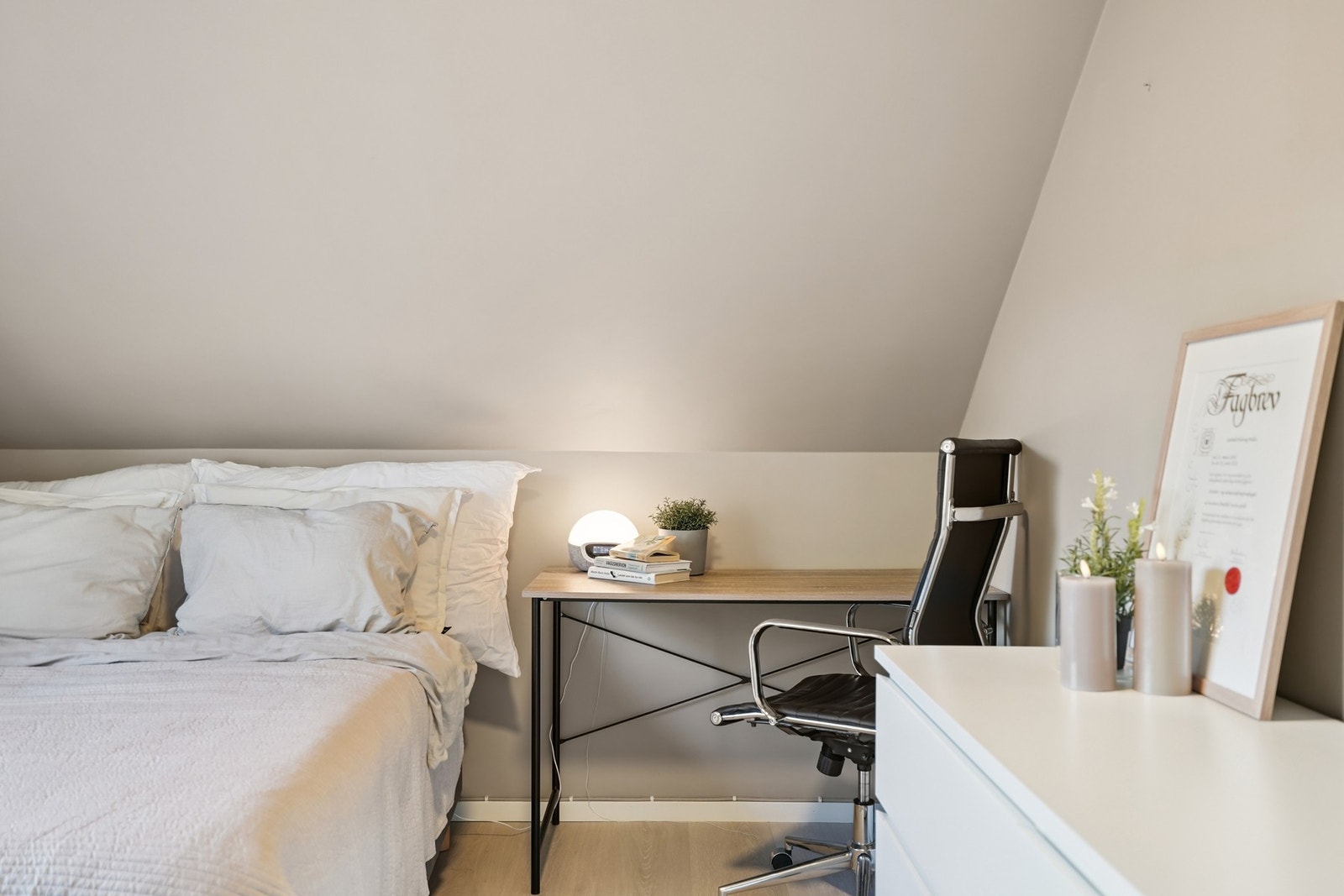 Vinduet er vendt mot øst. Galleribilde