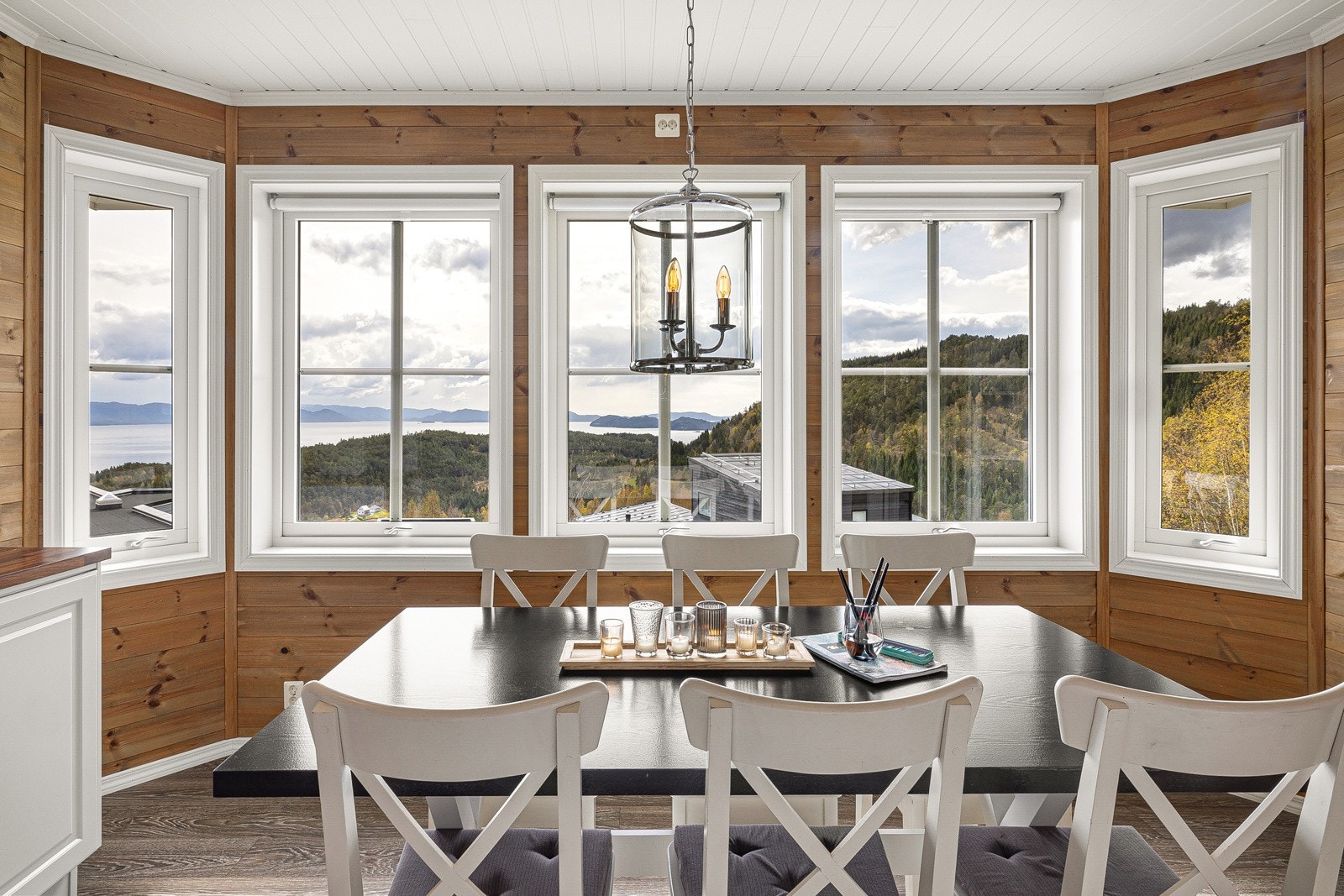 Her er det også plass til spisebord.. Galleribilde