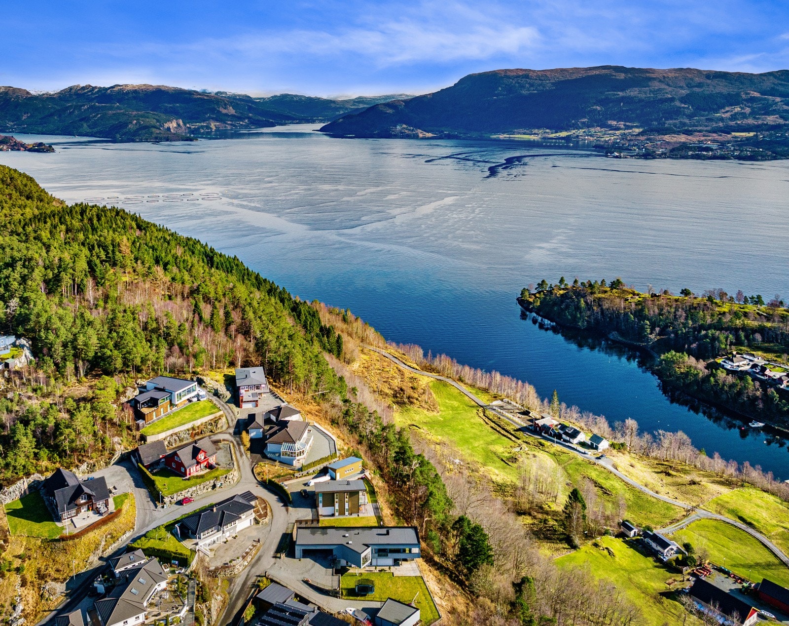 Berge er et attraktivt villastrøk i nærheten av Hatvik fergekai Galleribilde