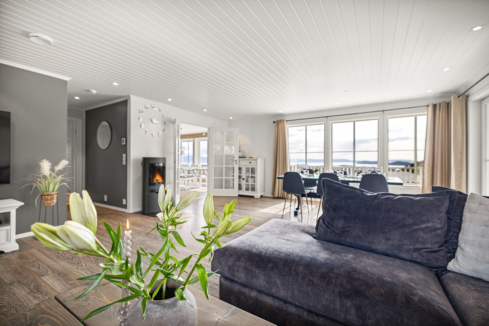 Varmekabler i alle gulv(også garasjen), unntatt hovedsoverom og bod Galleribilde