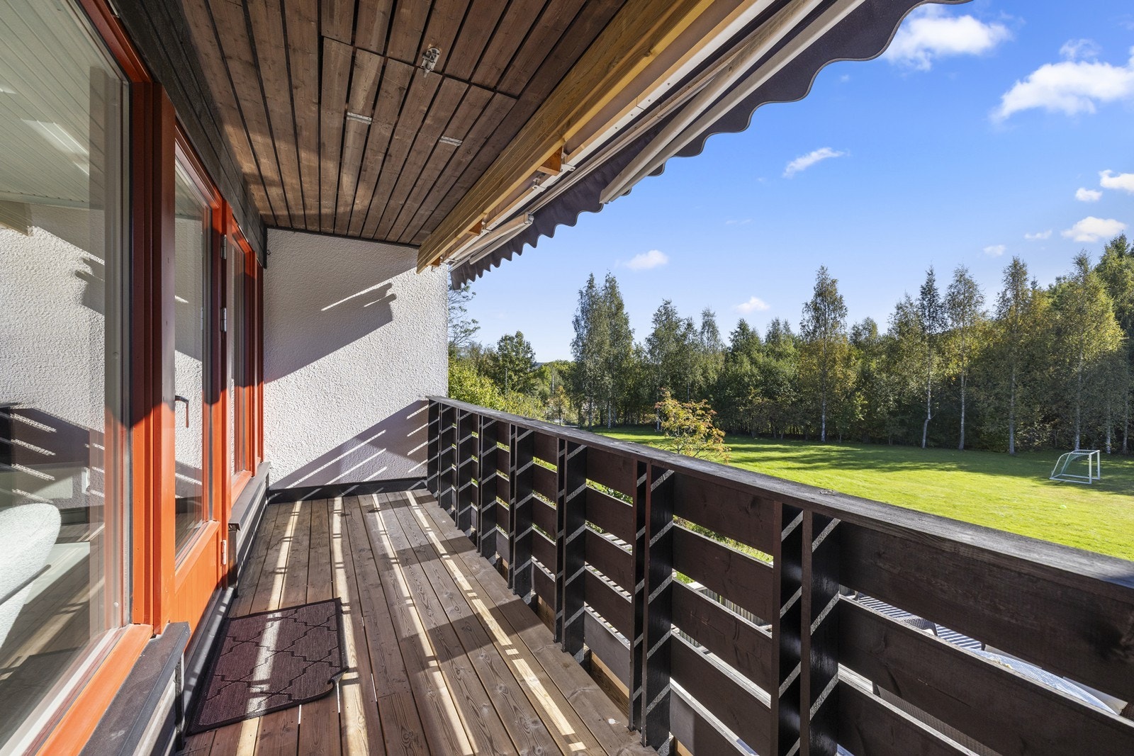 Balkongen fungerer som en fin forlengelse av stuen. Galleribilde