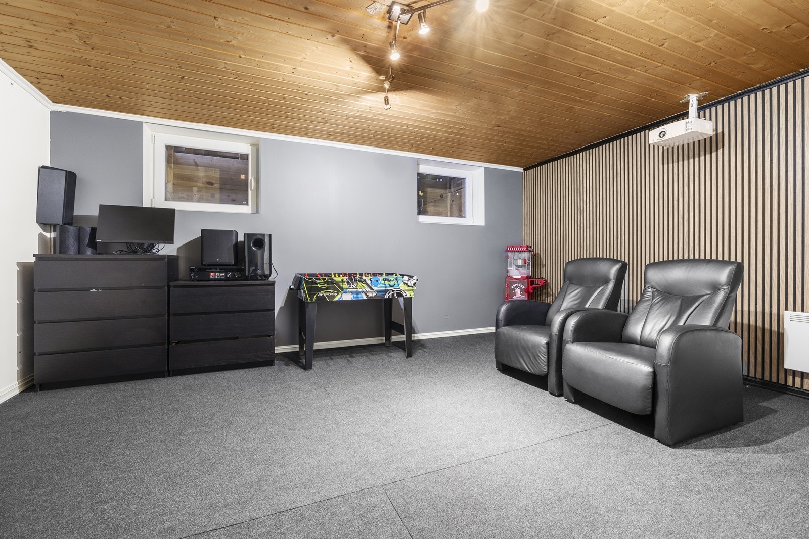 Det er etablert et rom i kjelleren hvor det er gitt tillatelse tilbake i 2013. Galleribilde