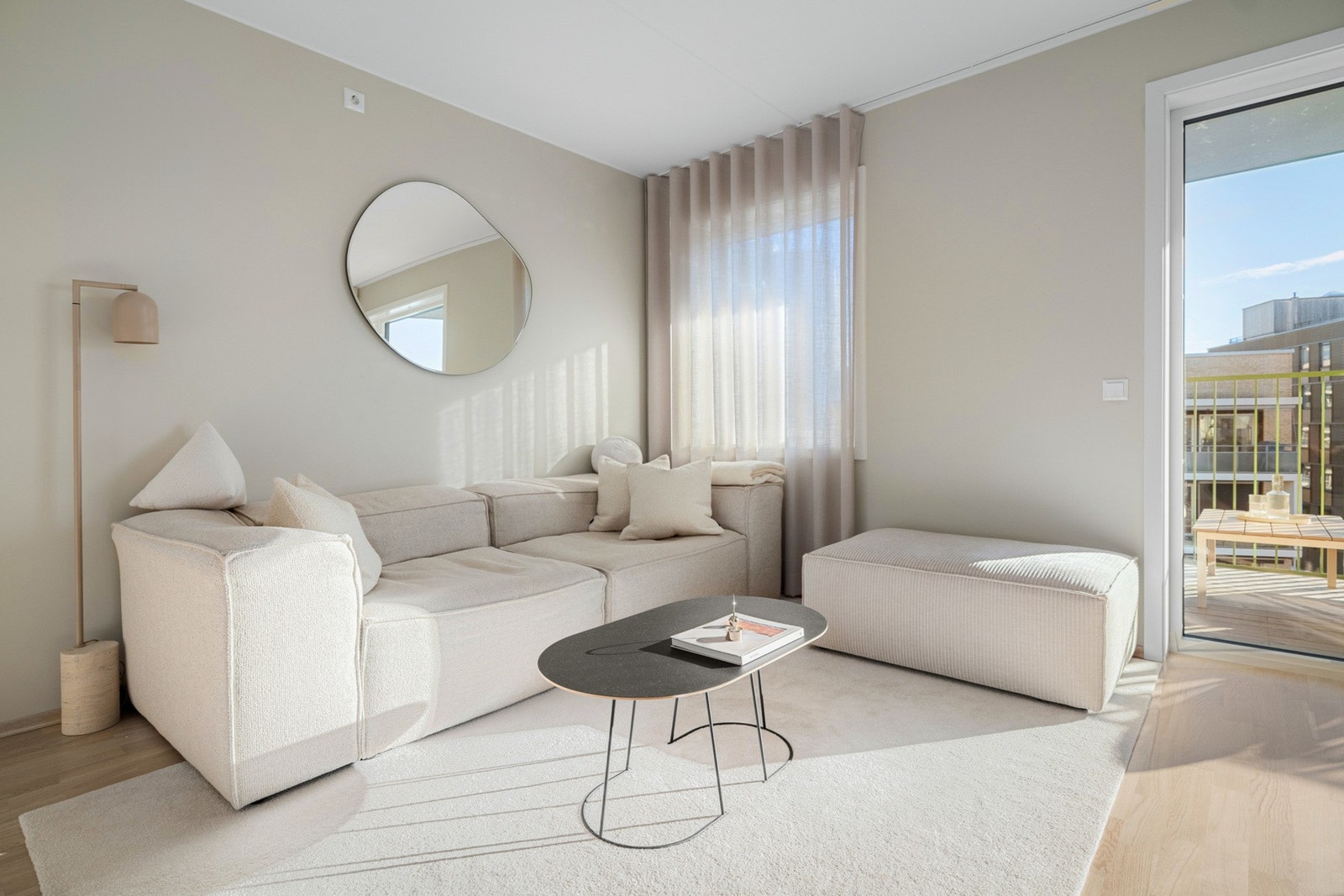 Kjersti Sollied v/ Eie eiendomsmegling har gleden av å presentere Løkentunet 13! Foto: Andreas Severin Nielsen Galleribilde