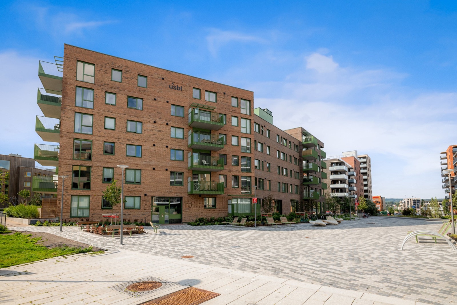 Fasade. Leiligheten ligger flott til i 4. etasje, og det er selvfølgelig heis i bygget Galleribilde