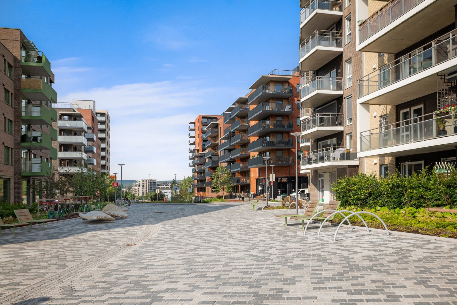 Løkentunet ligger i hjertet av Lørenskog sentrum, i umiddelbar nærhet til Skårersletta og Løkentunet torget som binder sammen sentrum og nærmiljø med flere bolig- og næringsprosjekter. Galleribilde