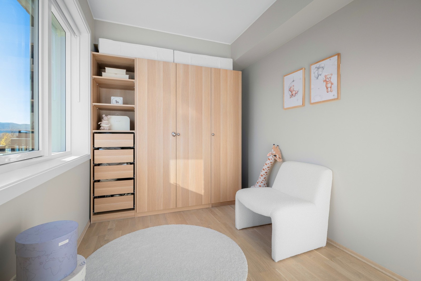 Godt med plass for ønsket møblement og oppbevaring Galleribilde