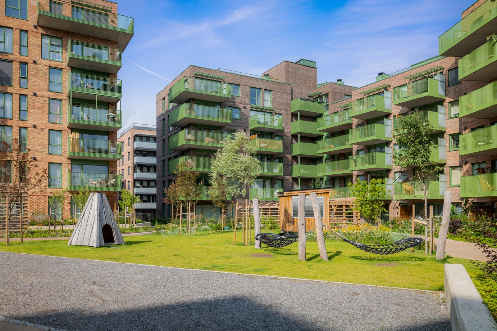 Triaden kjøpesenter ligger like i nærheten og har nylig blitt utvidet med flere butikker og restauranter Galleribilde