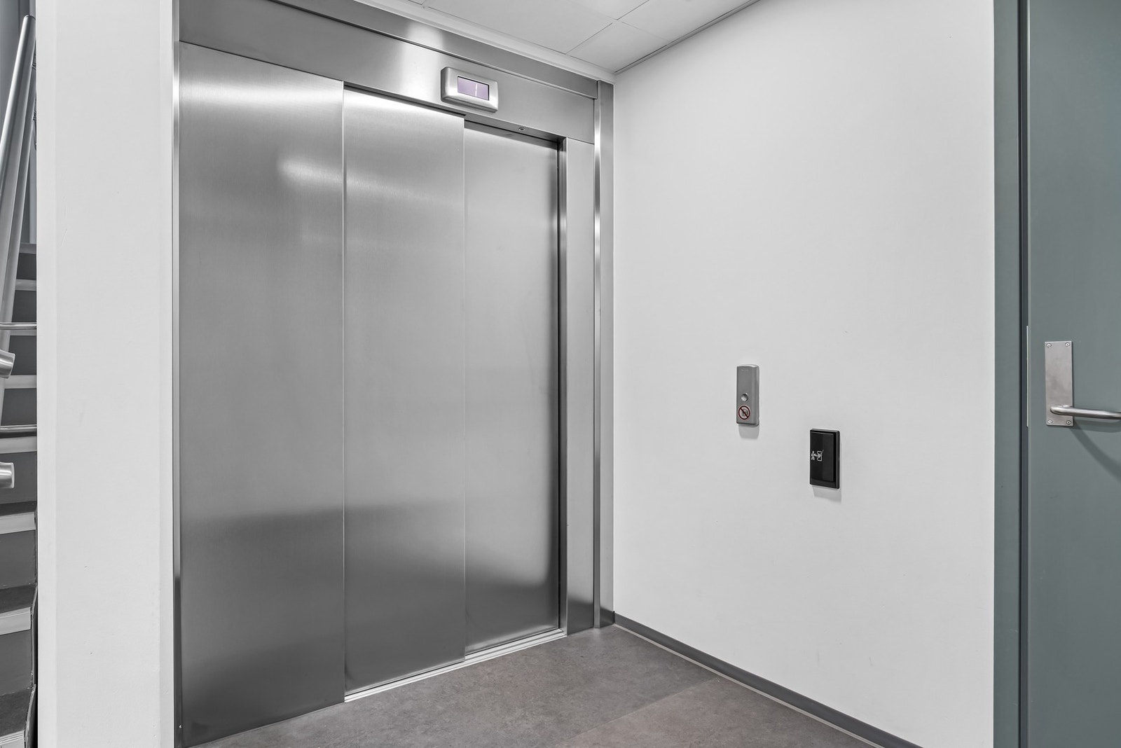 Enkel adkomst med heis rett ned til etasjeplan. Galleribilde