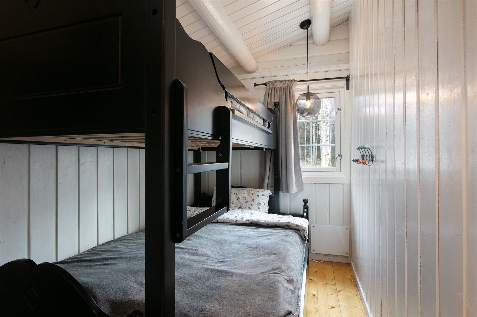 Soverom nr. 3 har familiekøyseng med 3 sengeplasser. Galleribilde