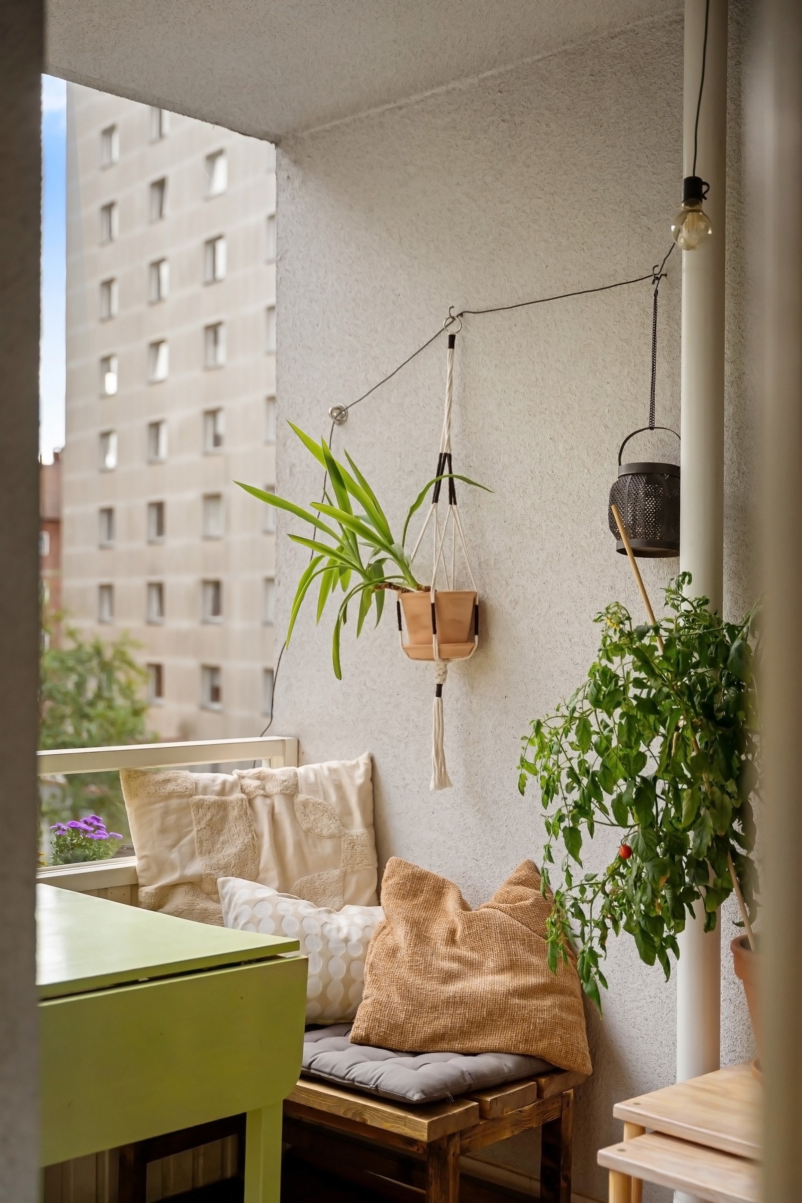 Fra soverom 2 er det utgang til flott balkong med morgen- og formiddagssol Galleribilde