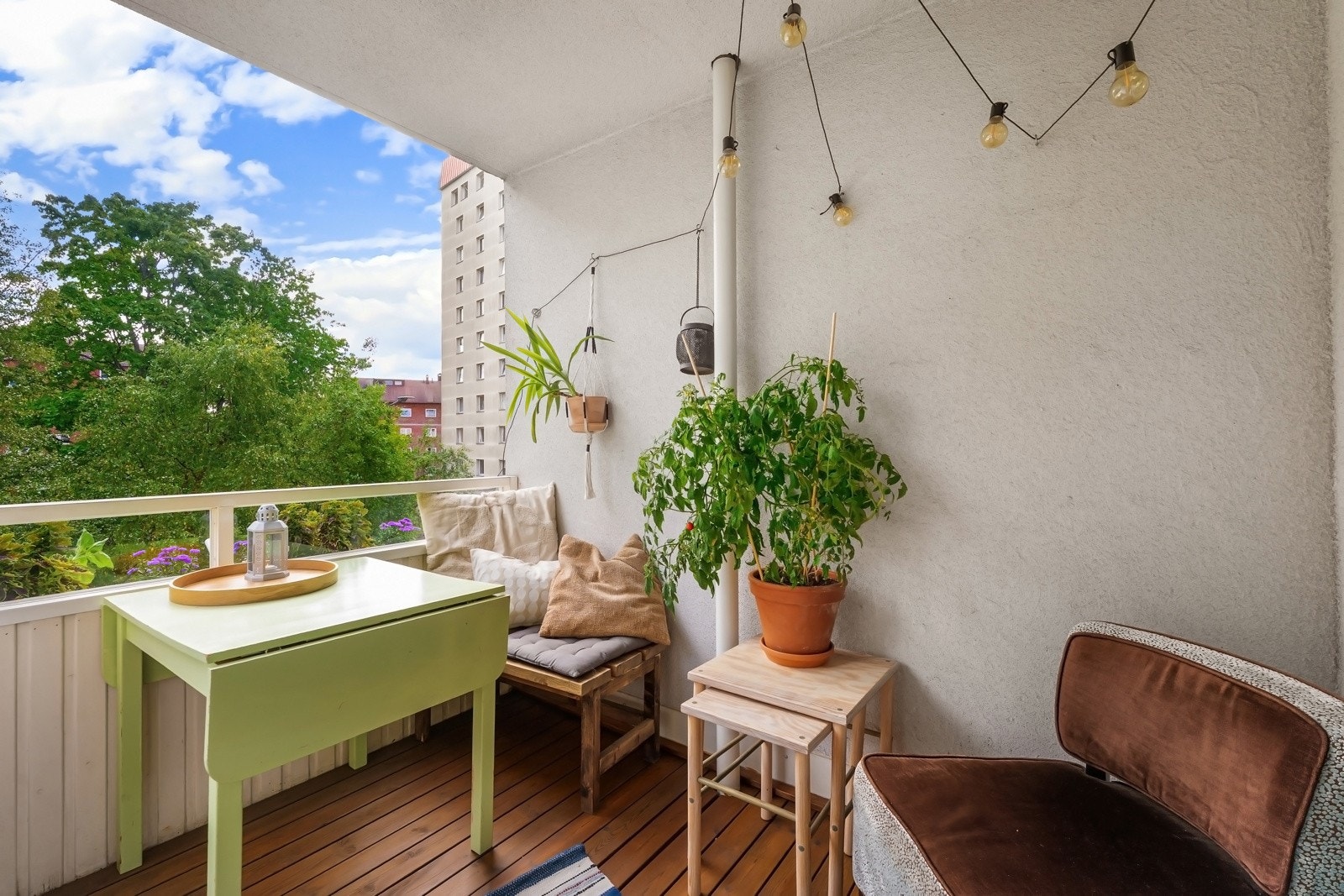 Her er det god plass til utemøblement og hyggelig beplantning Galleribilde