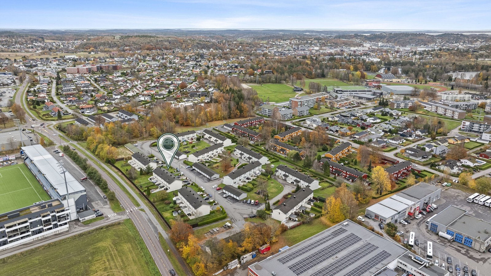 Kort vei til bugårdsparken, svømmehall, barnehager, skoler mm. Galleribilde