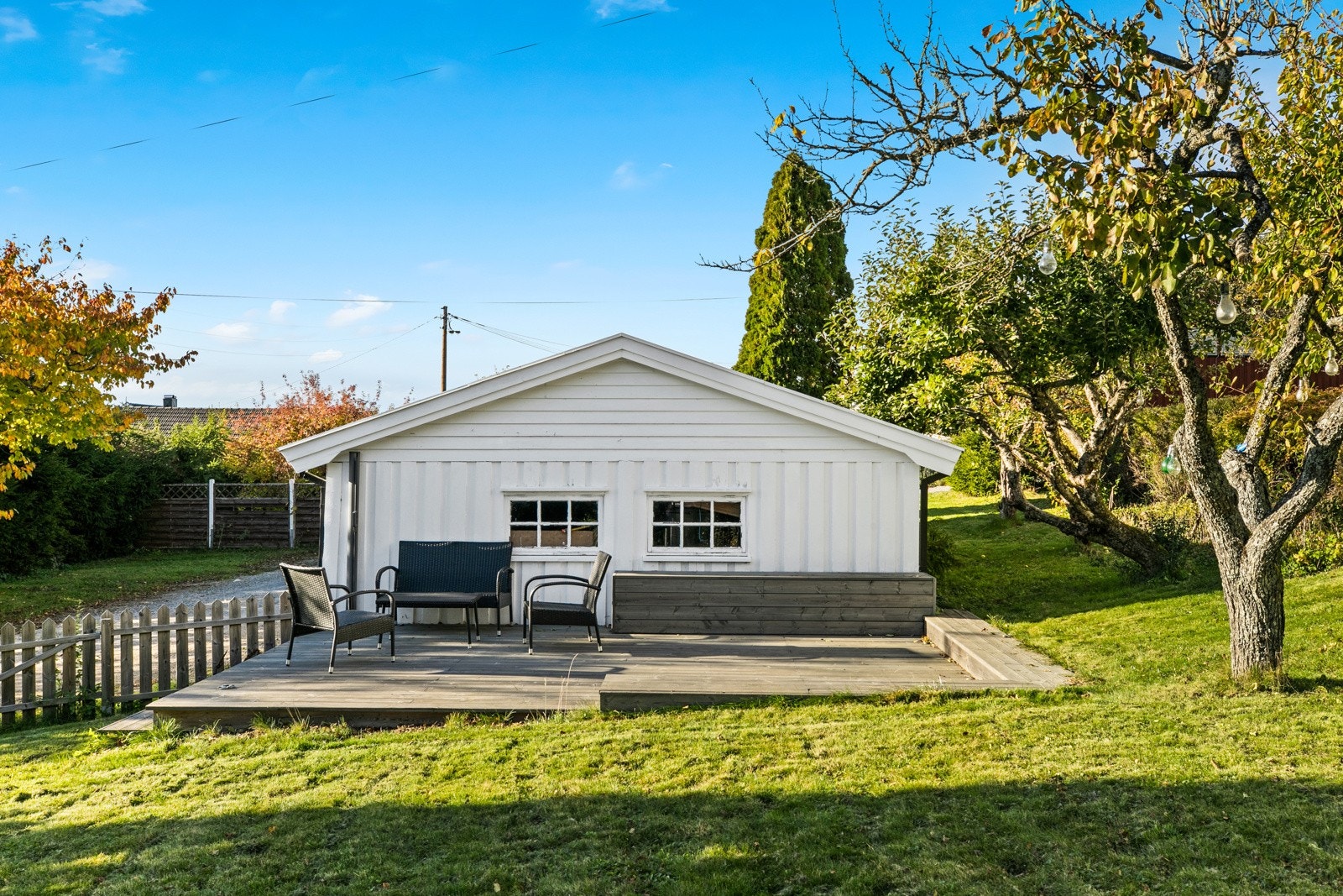 Platting ved siden av dobbeltgarasjen bygd 2020 Galleribilde